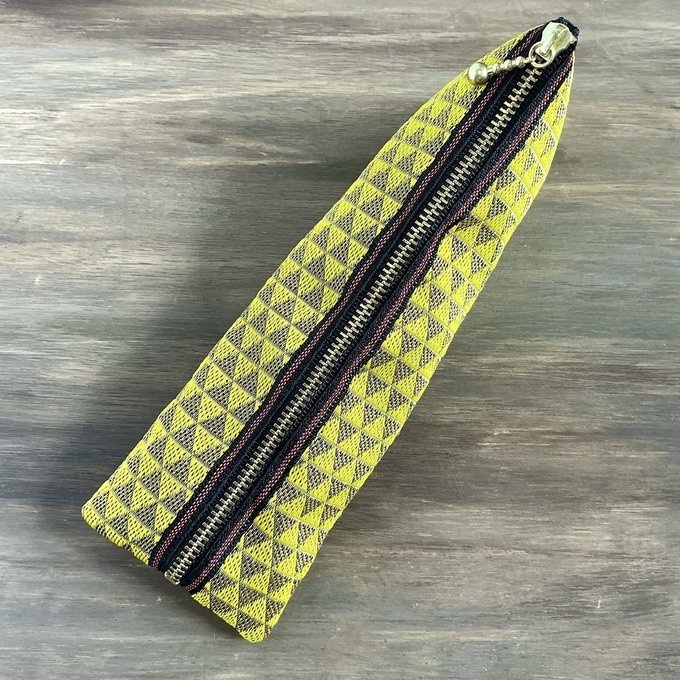 【鱗模様】畳縁 テトラ型 ペンケース 黄色 金 幾何学模様 三角 クール