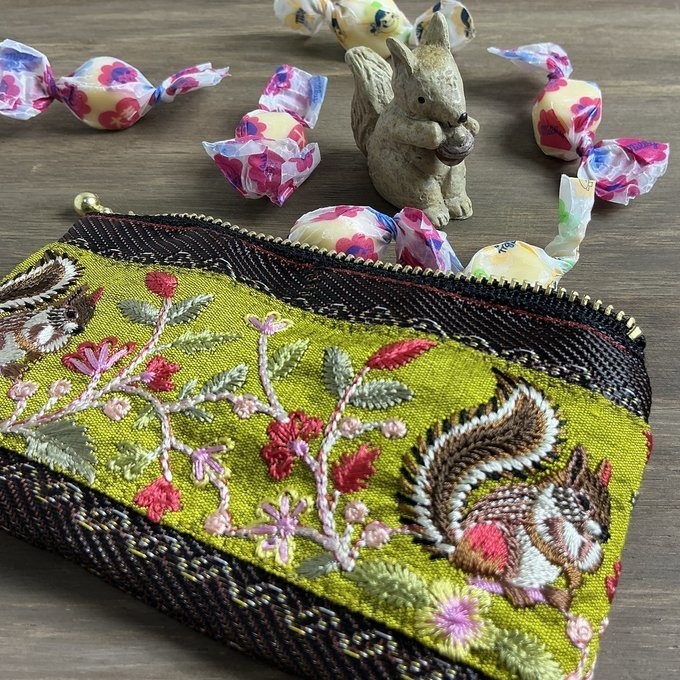 【りす】畳縁&刺繍リボン ぺたんこ ミニポーチ 小銭入れ カードケース 可愛い リス