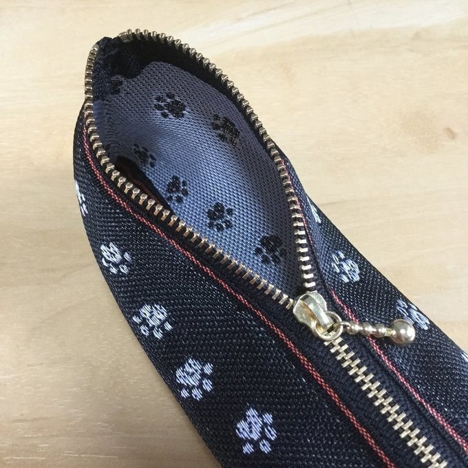 【足あと】畳縁 テトラ型 ペンケース あしあと柄 肉球 犬 猫 黒