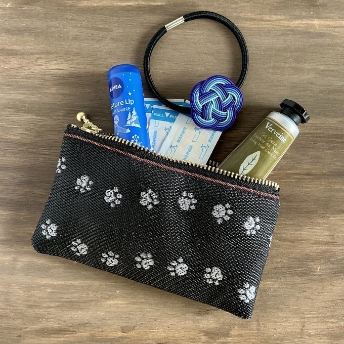 【足あと】畳縁 ぺたんこ ミニポーチ カードケース 小銭入れ 肉球 白 黒 犬 猫