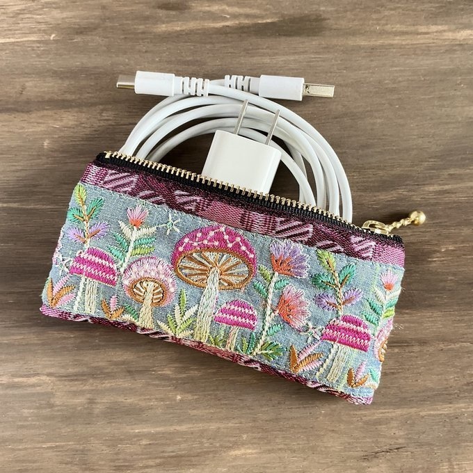 【きのこ】畳縁&刺繍リボン ぺたんこ ミニポーチ 小銭入れ カードケース 可愛い ベニテングダケ