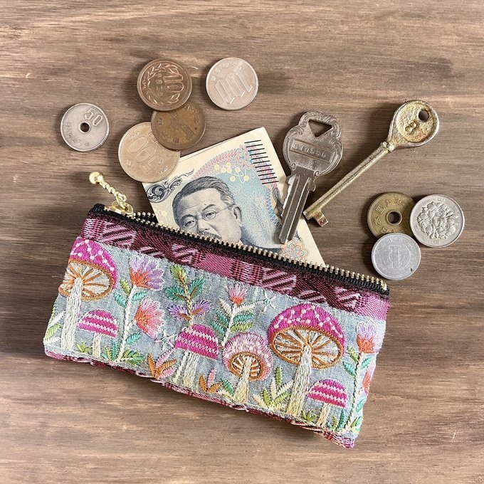 【きのこ】畳縁&刺繍リボン ぺたんこ ミニポーチ 小銭入れ カードケース 可愛い ベニテングダケ