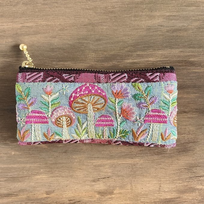 【きのこ】畳縁&刺繍リボン ぺたんこ ミニポーチ 小銭入れ カードケース 可愛い ベニテングダケ
