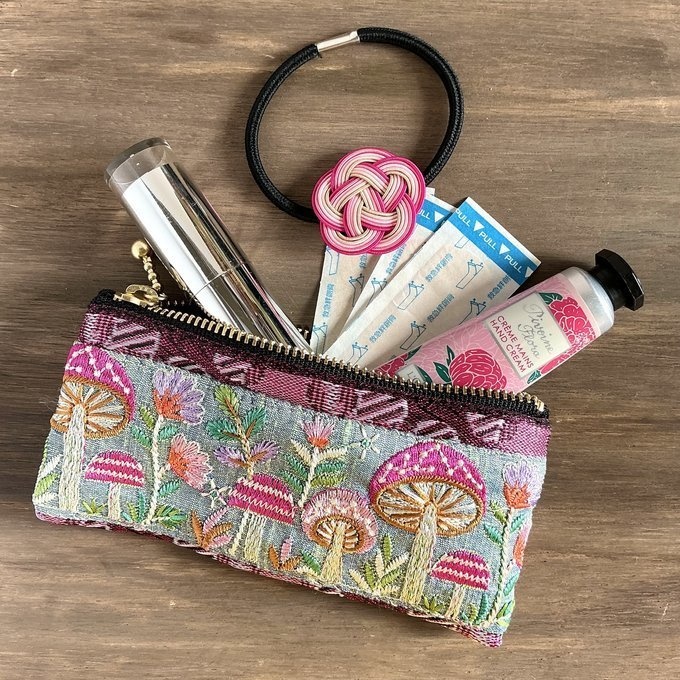 【きのこ】畳縁＆刺繍リボン　ぺたんこ　ミニポーチ　小銭入れ　カードケース　可愛い　ベニテングダケ