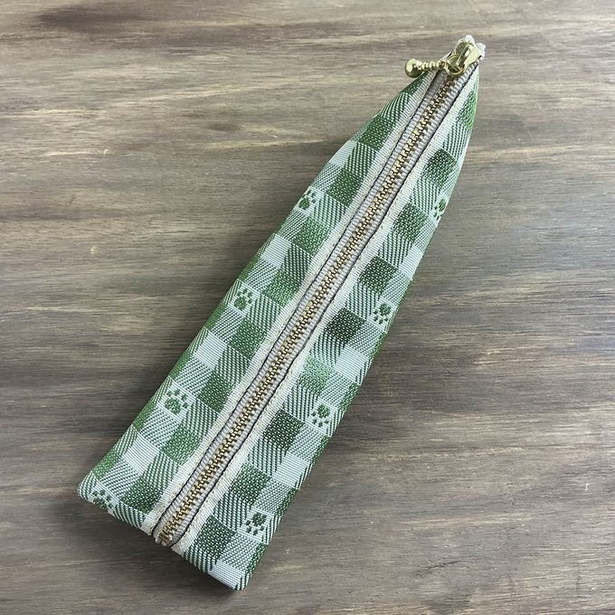 【肉球&ギンガム】畳縁 テトラ型 ペンケース 和風 茶色 ベージュ 足あと 犬 猫