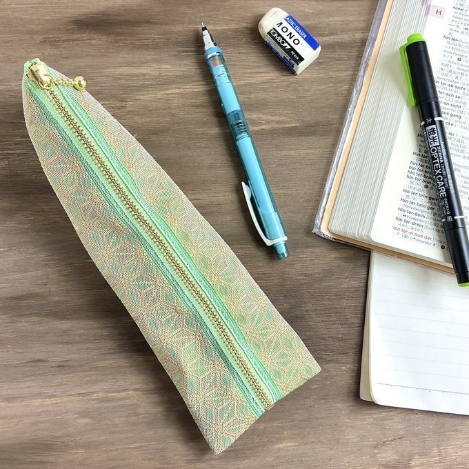 【新緑の木漏れ日】畳縁 テトラ型 ペンケース 麻の葉模様 グリーン 若葉色 薄緑 ニュアンスカラー
