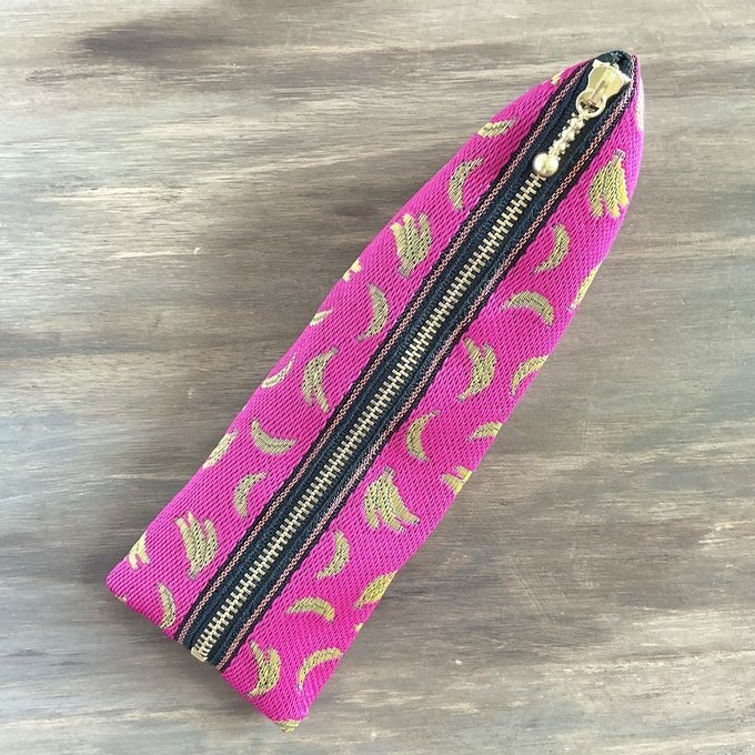【バナナ】畳縁 テトラ型 ペンケース ピンク 金色 フルーツ フクシア