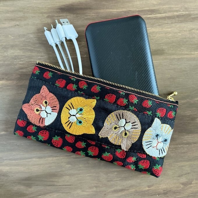 【いちごとにゃんこ】畳縁 幅広 ペンケース ポーチ マスクケース イチゴ 猫 足跡 和風 ポーチ