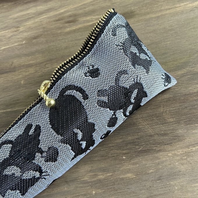 【おちゃめ猫】畳縁 テトラ型 ペンケース グレー 黒猫