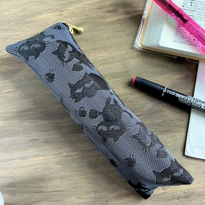 【おちゃめ猫】畳縁 テトラ型 ペンケース 黒 黒猫