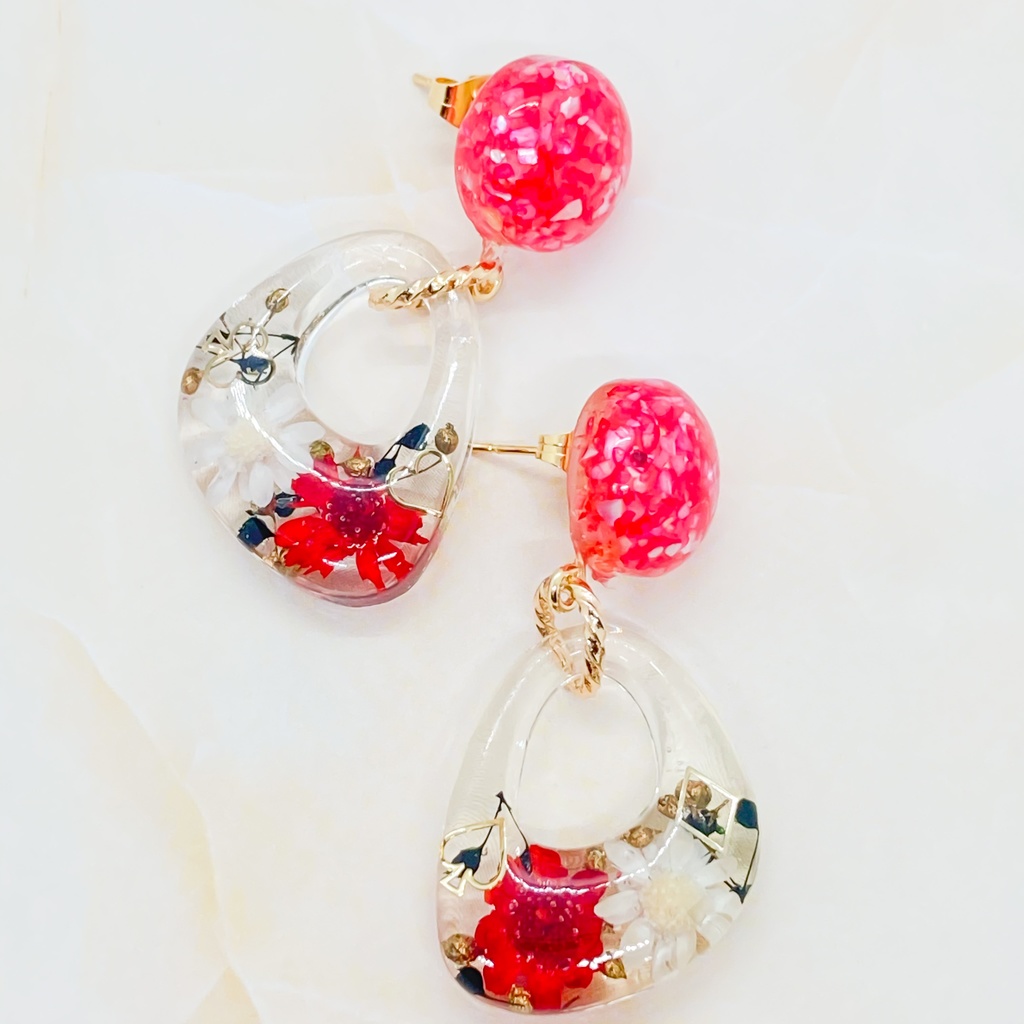 ツイステ イメージ ハーバリウム風レジンピアス〜女王とお茶会〜【受注生産】