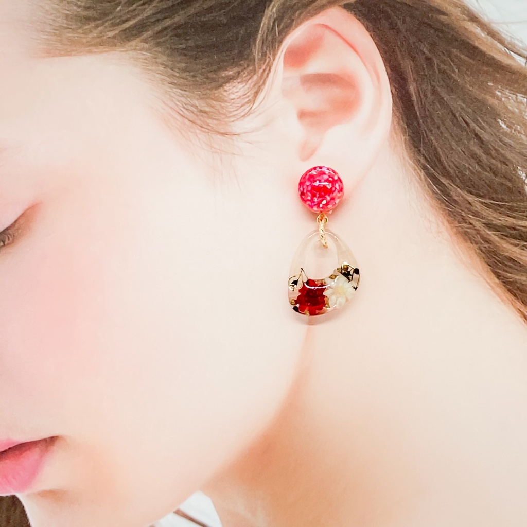 ツイステ イメージ ハーバリウム風レジンピアス〜女王とお茶会〜【受注生産】