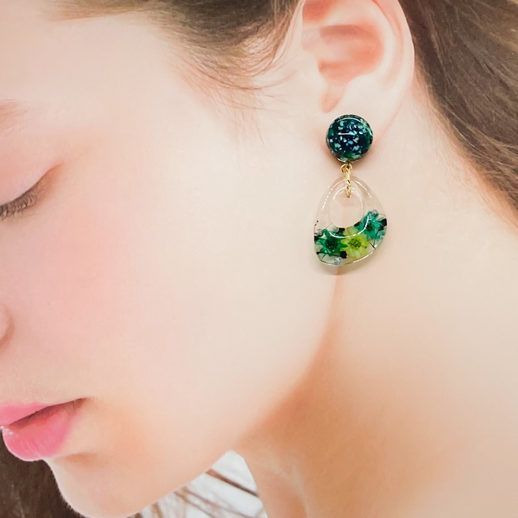 ツイステ イメージ ハーバリウム風レジンピアス〜妖精の王〜【受注生産】