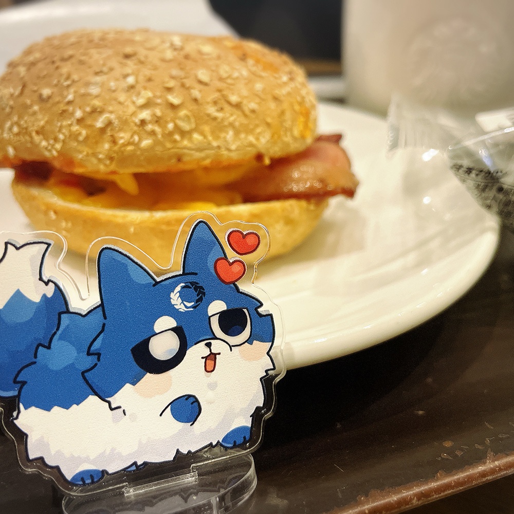 【アクスタ】毛玉に餌付けする