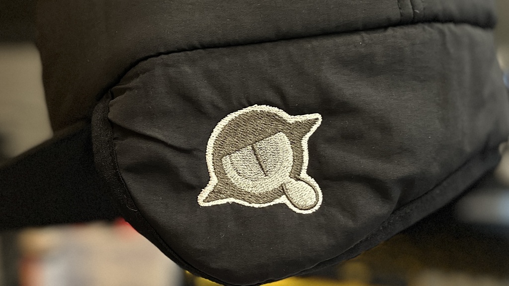 停泊ステップイヤーフラップキャップ