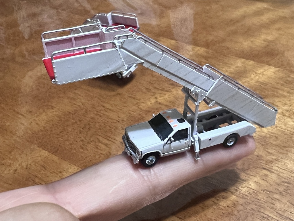 1/144 米空軍　タラップ車