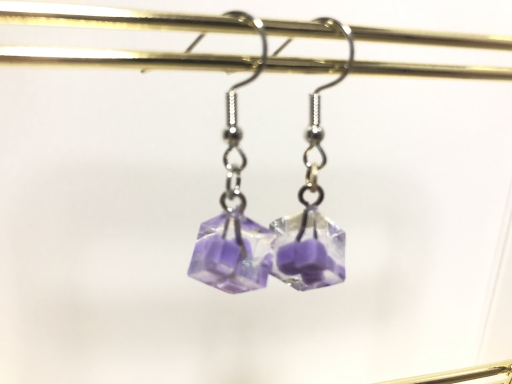 キューブピアス（紫）