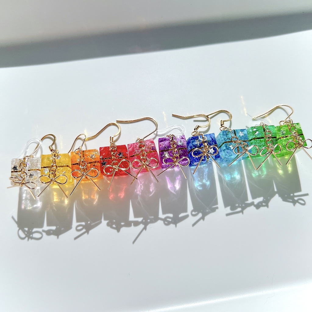 ちいさなプレゼントピアス