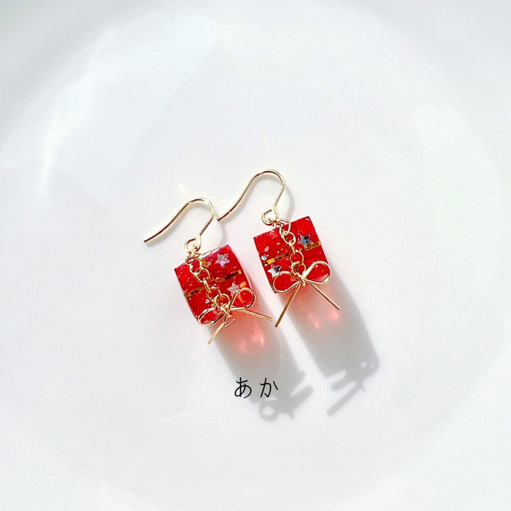 ちいさなプレゼントピアス