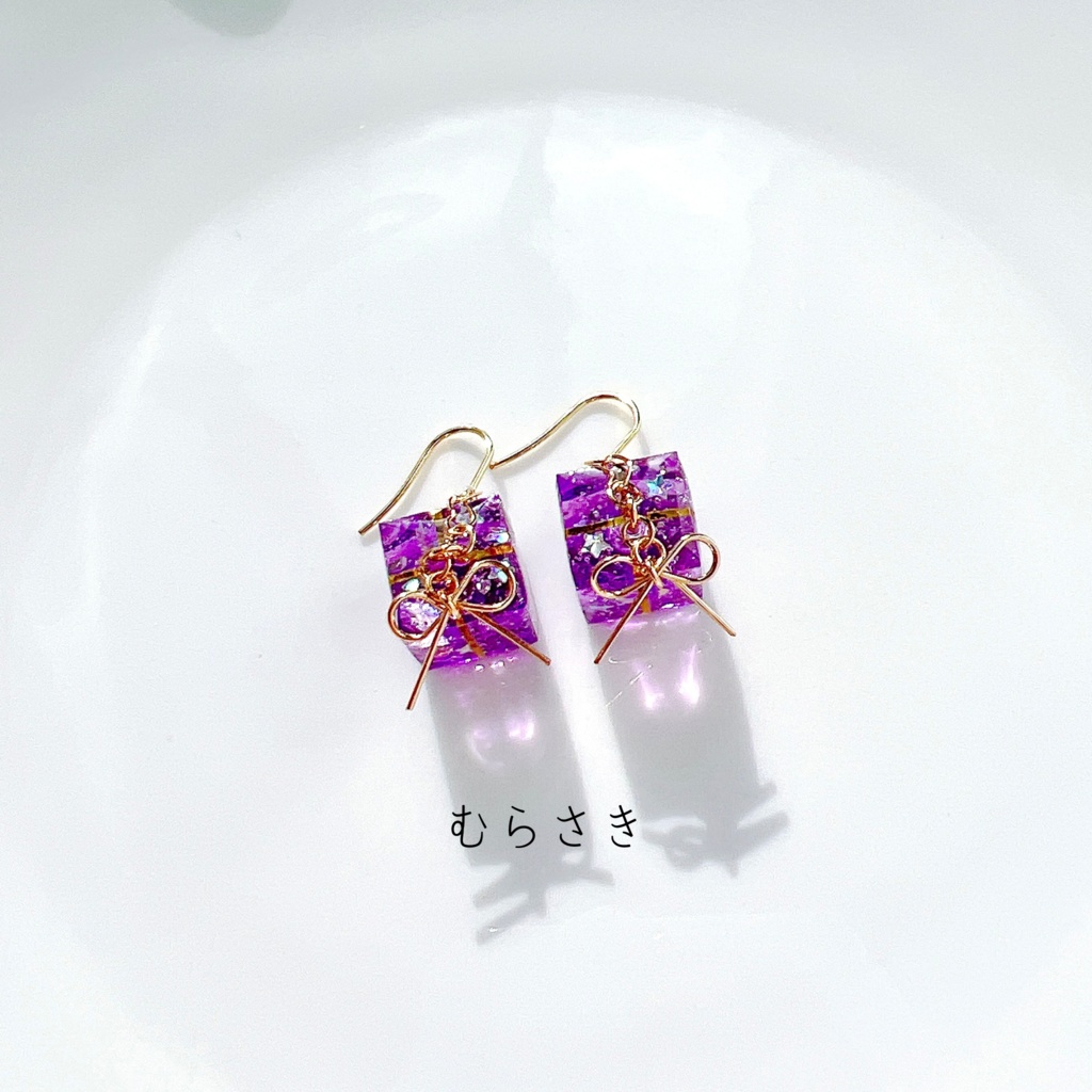 ちいさなプレゼントピアス