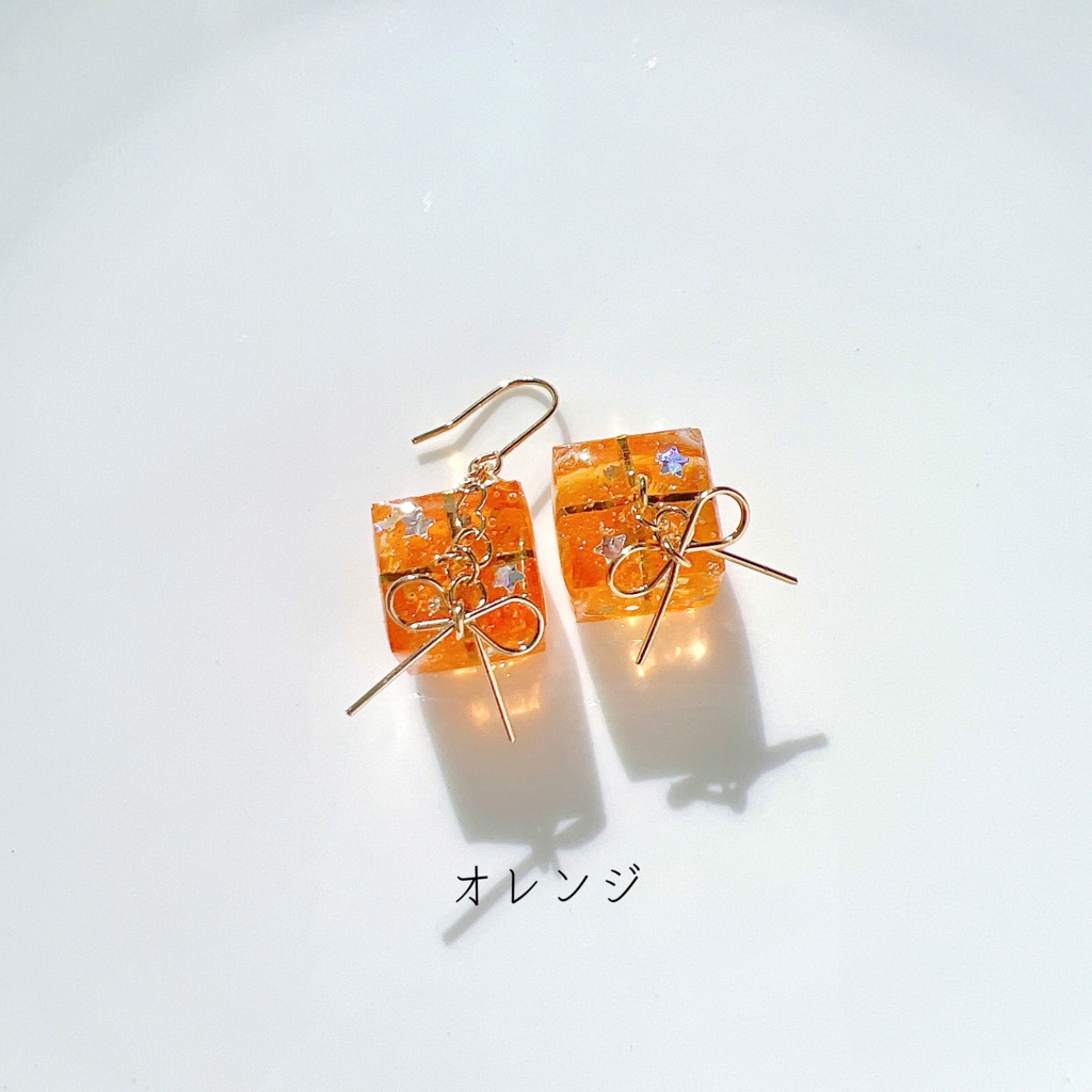 ちいさなプレゼントピアス