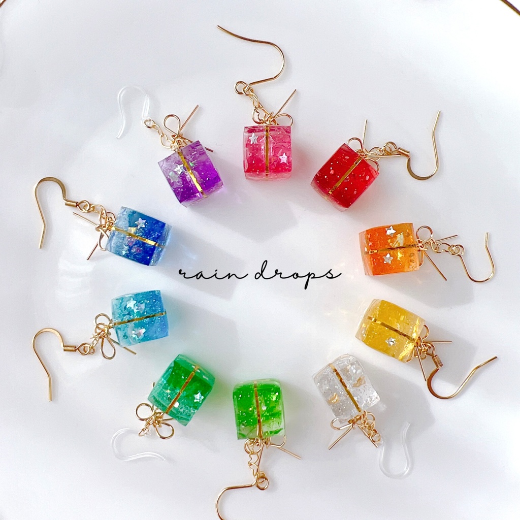ちいさなプレゼントピアス