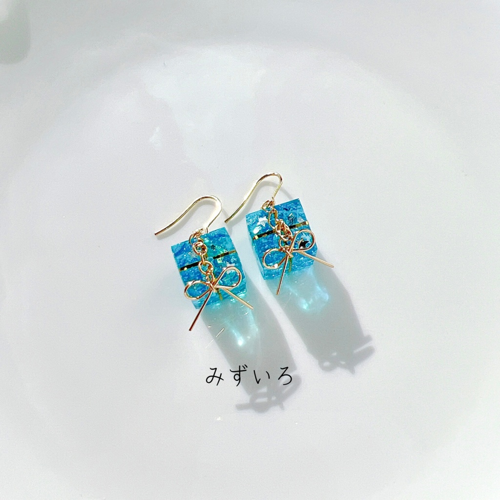 ちいさなプレゼントピアス