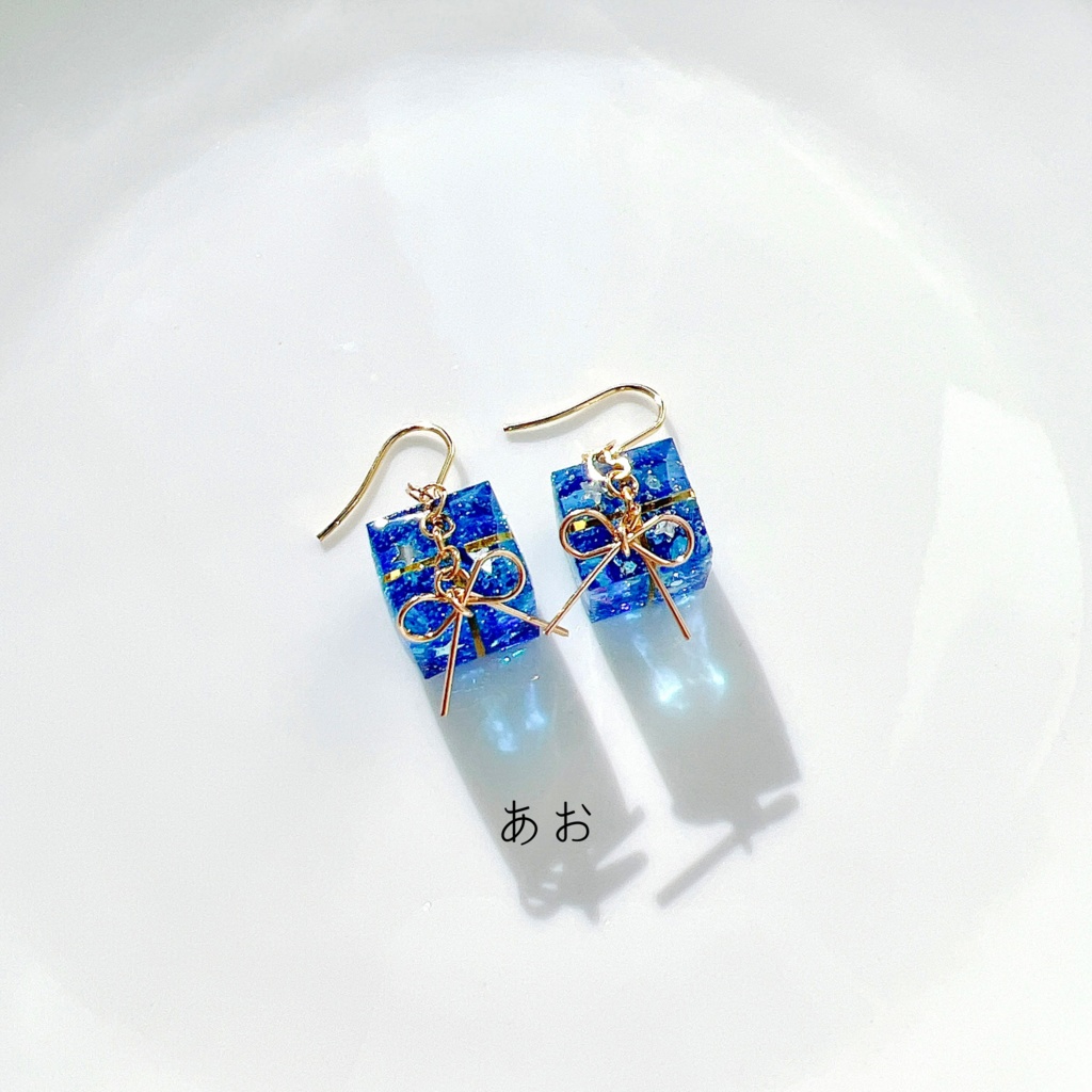 ちいさなプレゼントピアス