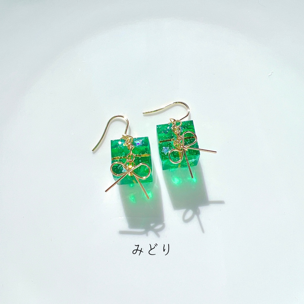 ちいさなプレゼントピアス