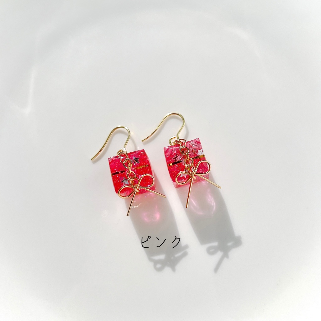ちいさなプレゼントピアス