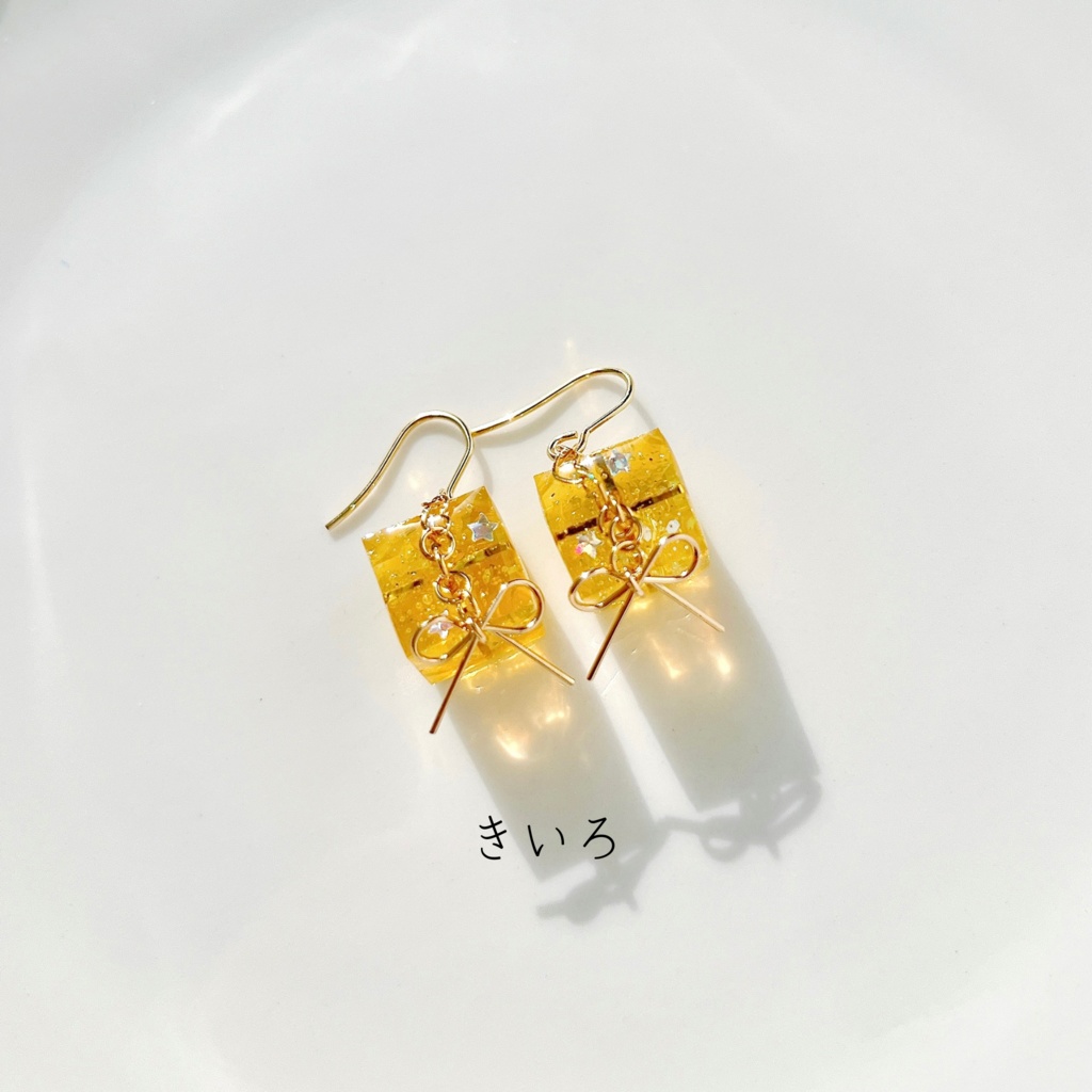 ちいさなプレゼントピアス