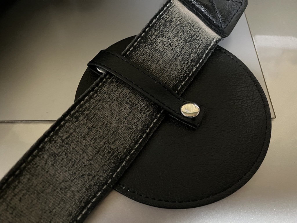 祖のエンジン レンズキャップホルダー