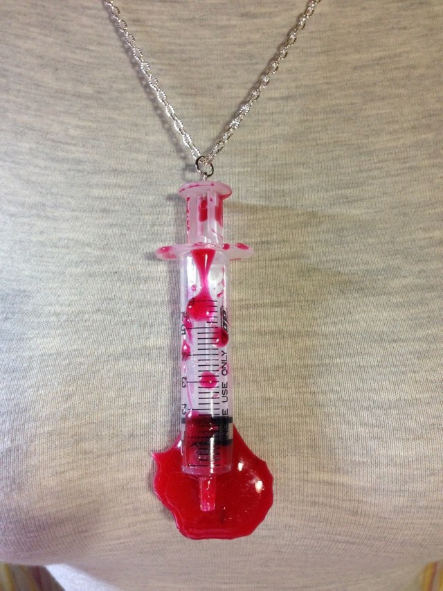 *血糊!?注射器ネックレス 2.5mlと5ml*