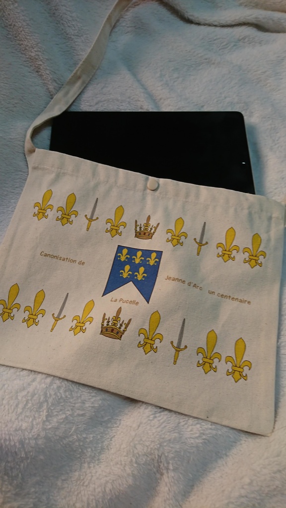 サコッシュ:ジャンヌダルク列聖100周年記念グッズ