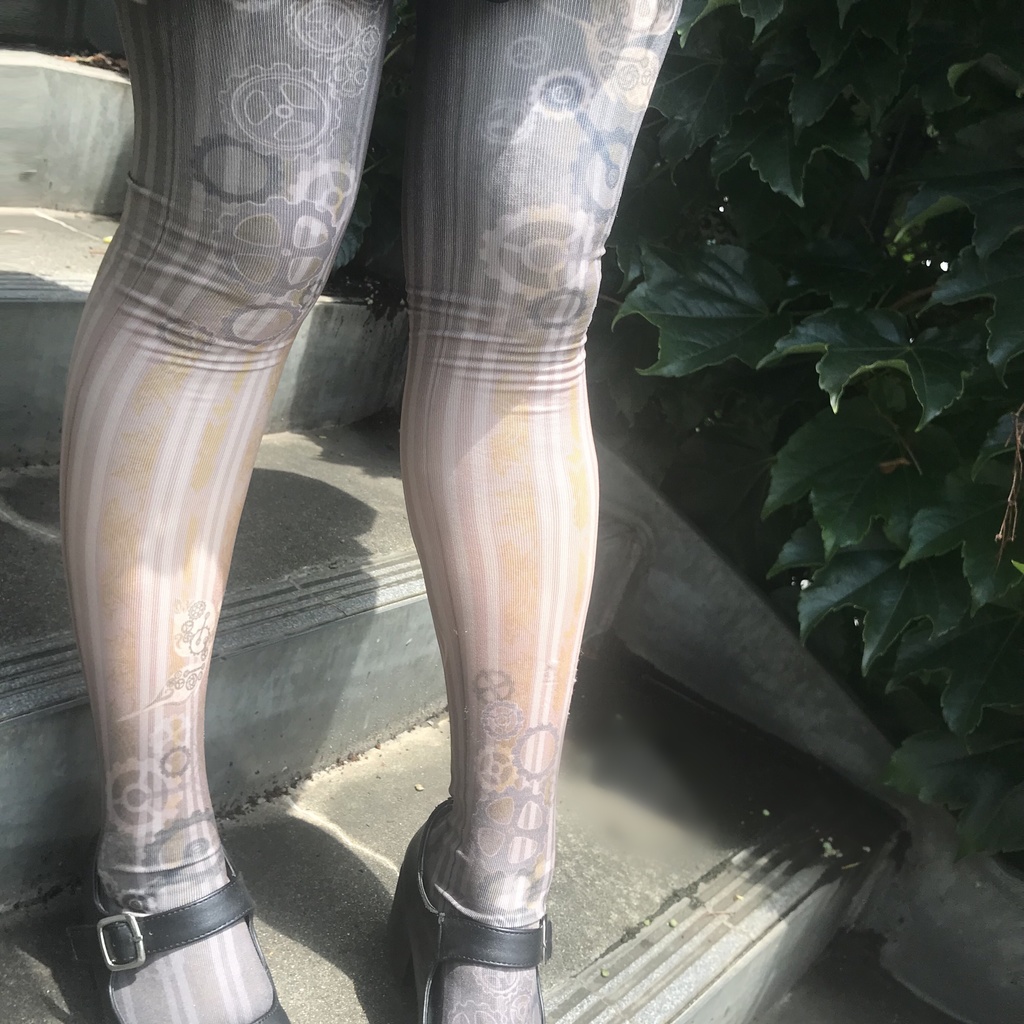 【↓お安くなりました↓ 再販】金属蝶【オーバーニーソックス】