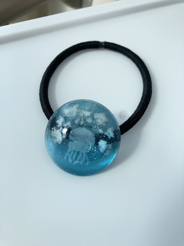 空に浮かぶクラゲ