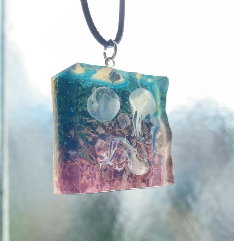 ゆらゆらクラゲのネックレス