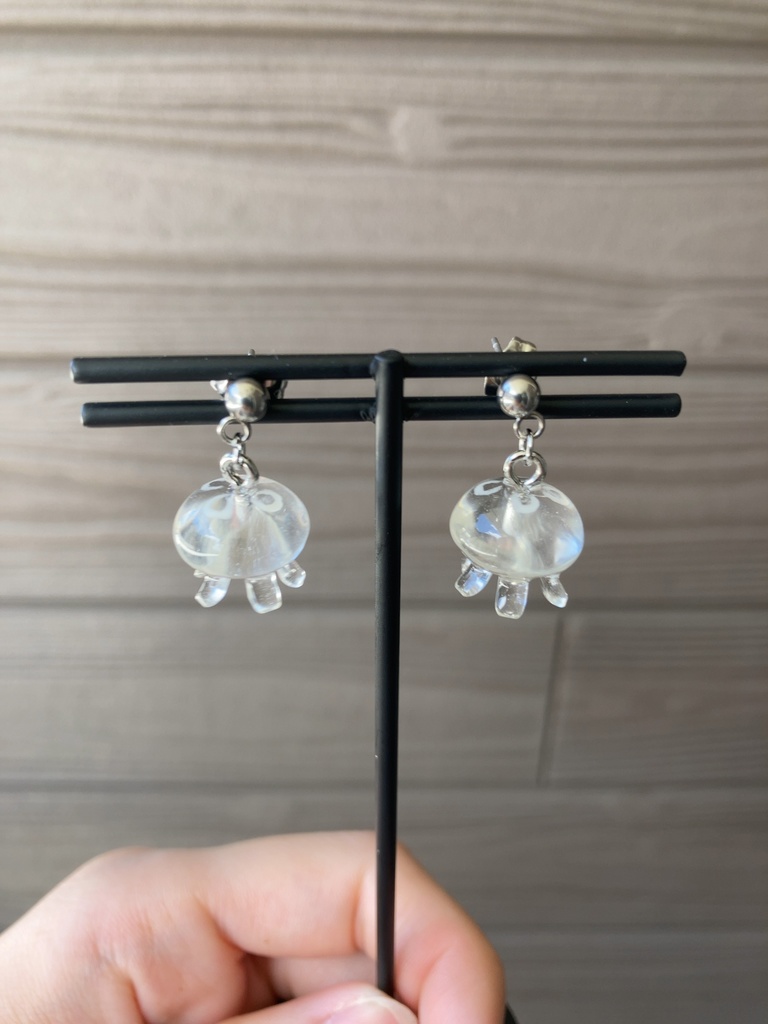 クラゲの耳飾り