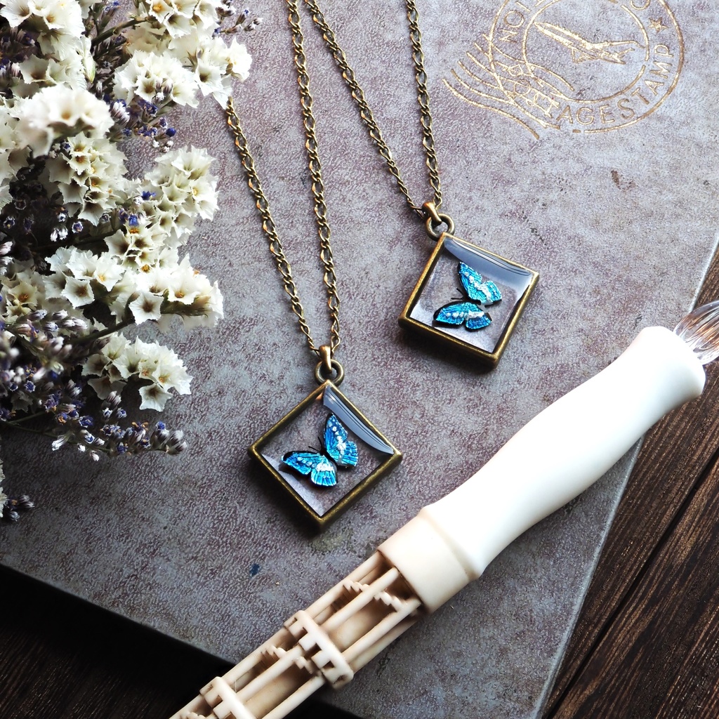 手描きキプリスモルフォモルフォのネックレス【パーツ交換可】