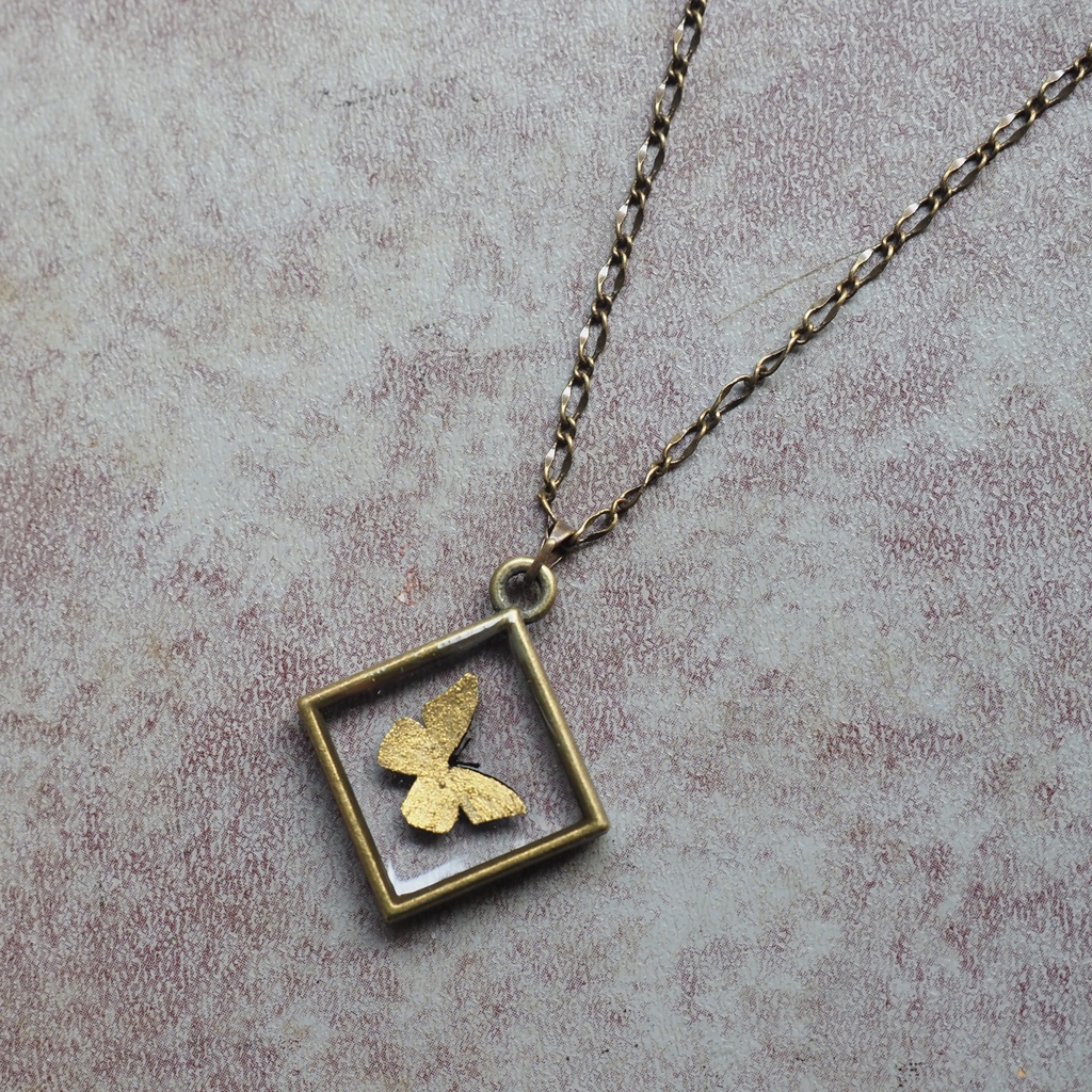 手描きキプリスモルフォモルフォのネックレス【パーツ交換可】