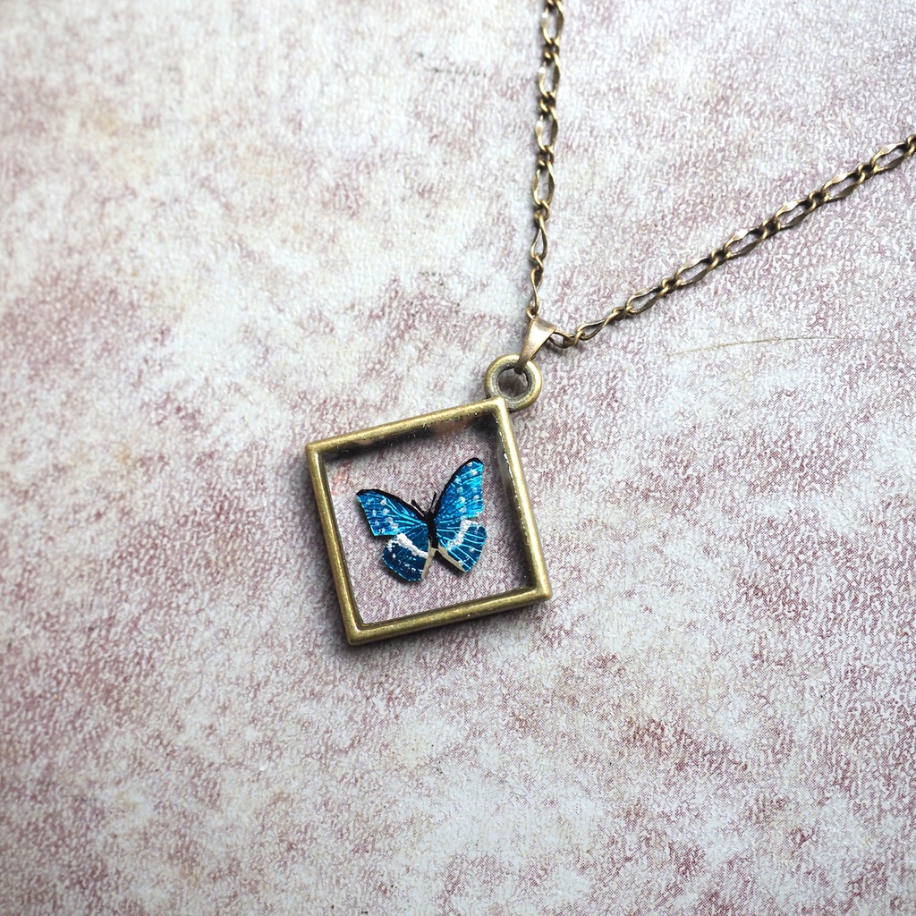 手描きキプリスモルフォモルフォのネックレス【パーツ交換可】