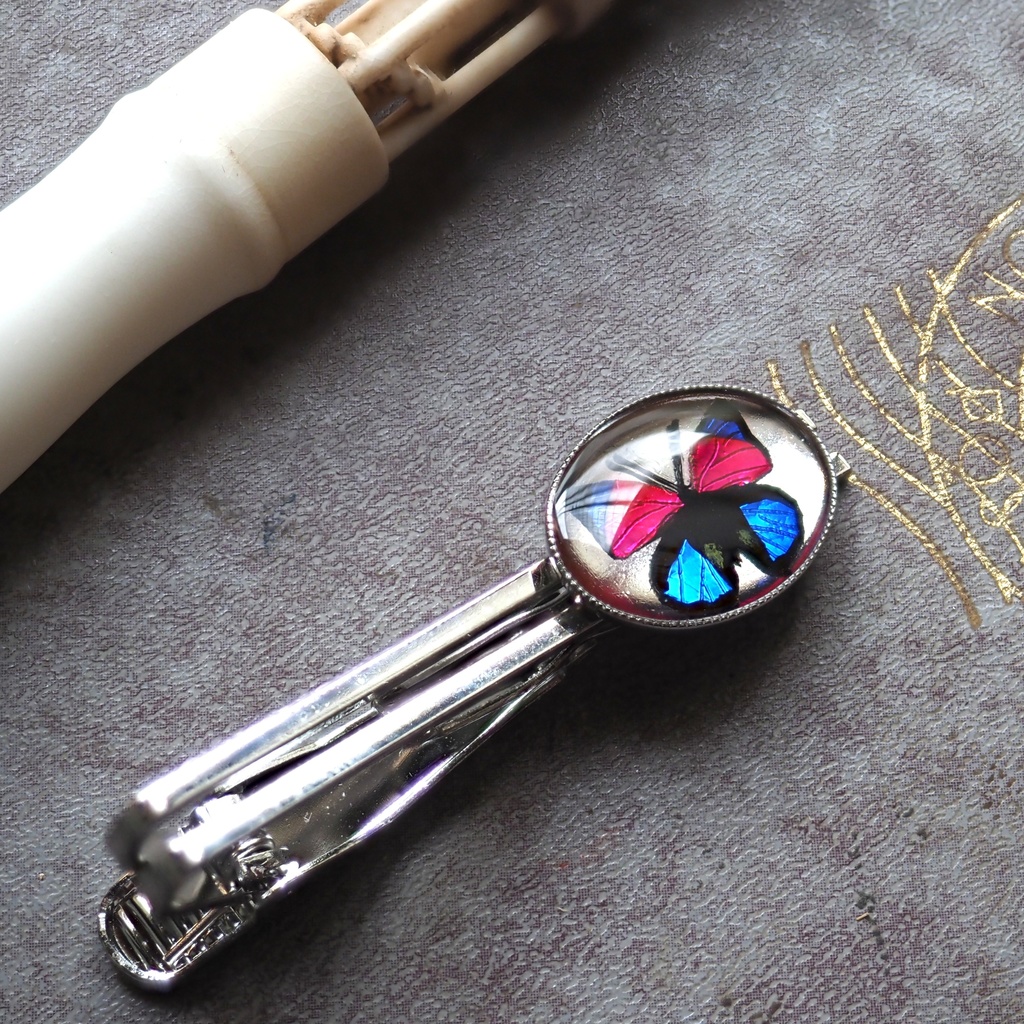 クラウディナアグリアスのネクタイピン