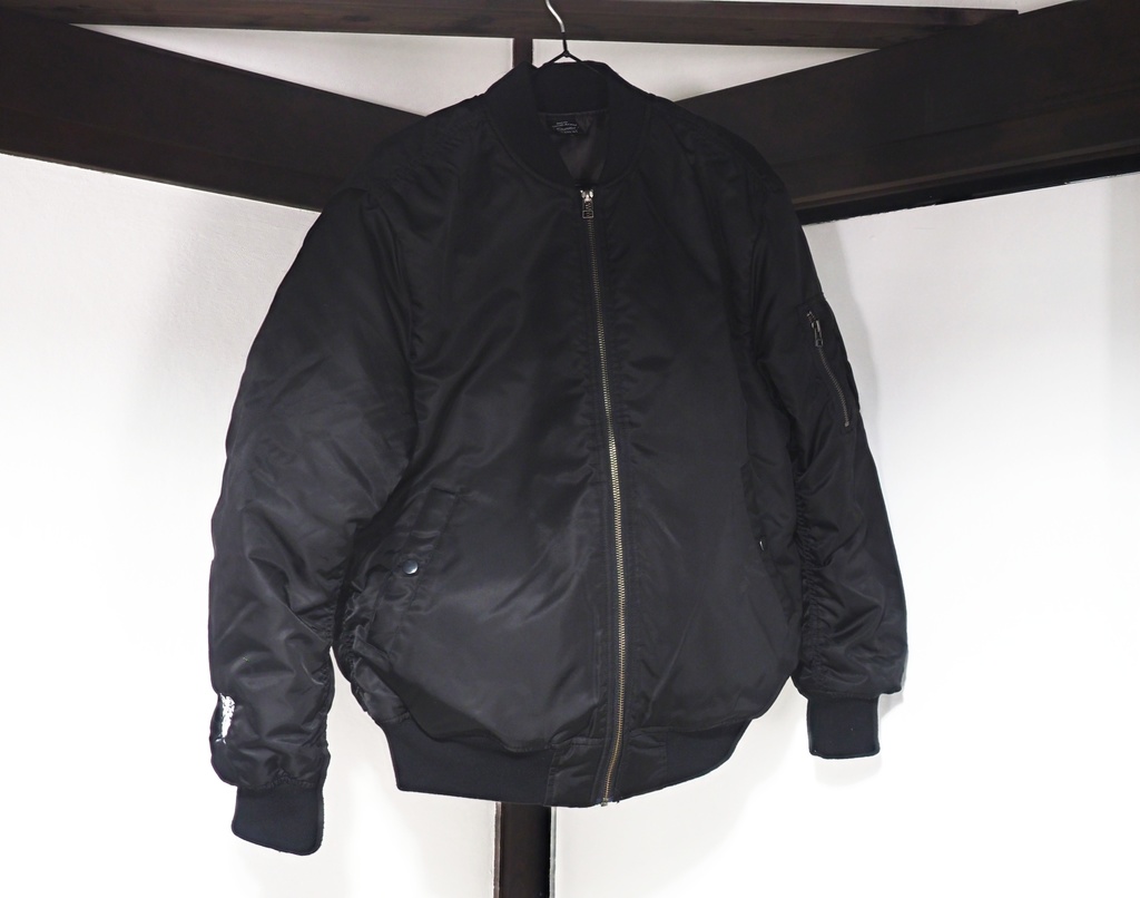 イボタガ刺繍のフライトジャケット(ブラック)