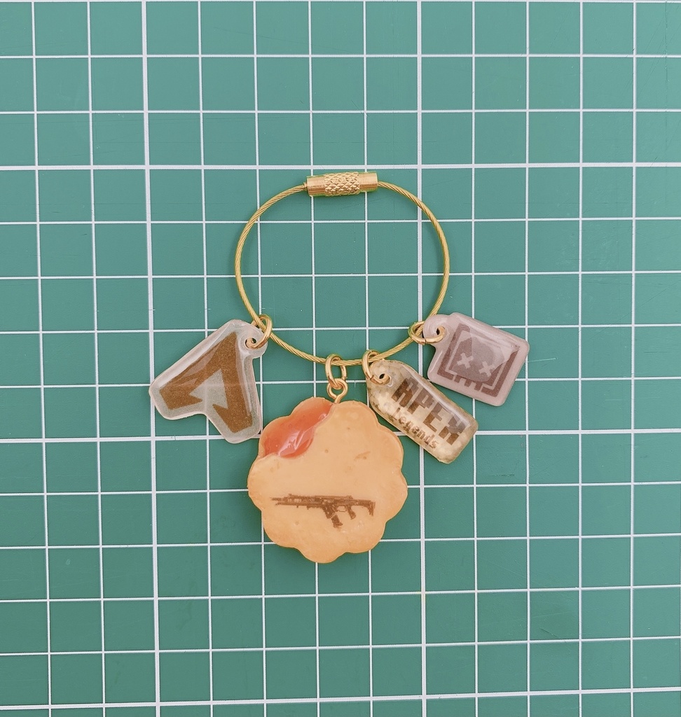 【受注生産】R301カービン🔫とろ~り🍓苺ジャムサンドクッキーのキーリング