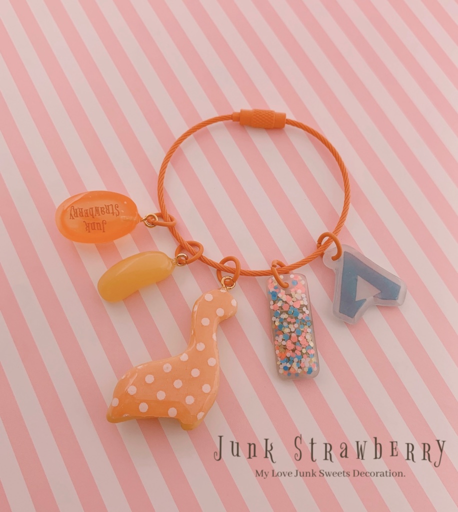 【受注生産】ネッシー🦕のクッキーカラーキーリング(3種)