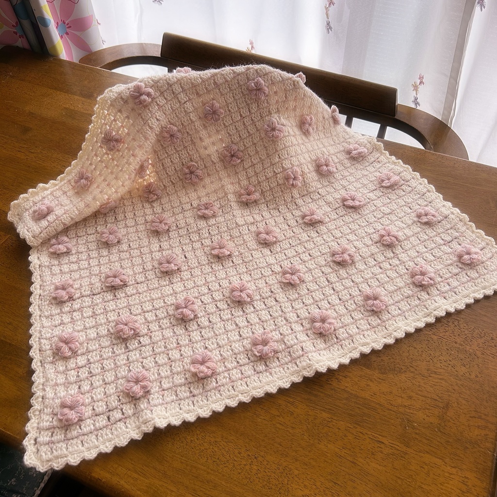ハンドメイド꒰ ¨̮͚ ꒱ふわふわフラワーブロックステッチブランケット꒰ ¨̮͚ ꒱