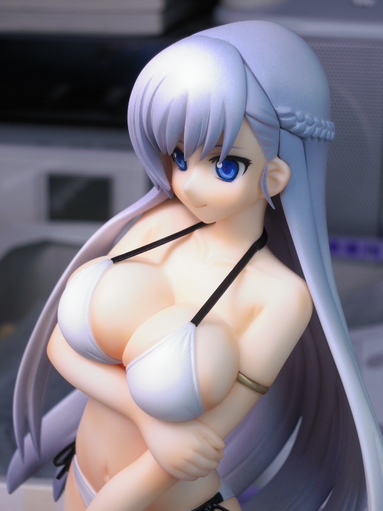 ベルファスト(改修版)+ アズールレーン