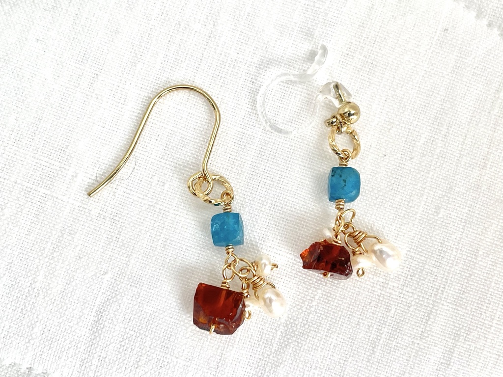 ブルーとブラウンのピアス／イヤリング