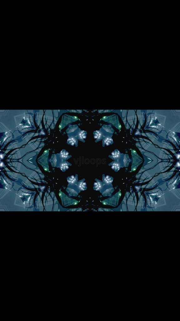 Chrome Kaleidoscope Pulse – メタリック万華鏡 シームレス VJループ (HD）