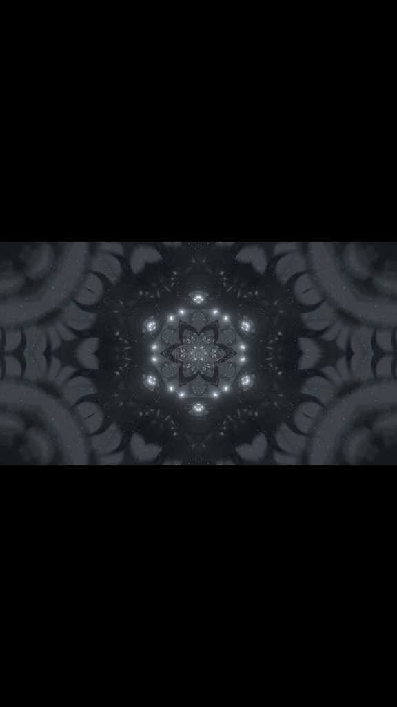 Chrome Kaleidoscope Pulse – メタリック万華鏡 シームレス VJループ (HD)